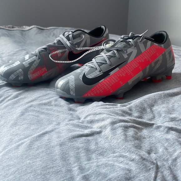 Mercurials - Picture 2 of 5